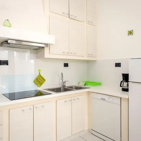 Moderne Fewo Direkt An Der Adria Mit 2 Pools, Klima, Wlan, Balkon Mit Meerblick Und Schonem Grillbereich *