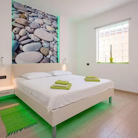 דירה Moderne Fewo Direkt An Der Adria Mit 2 Pools, Klima, Wlan, Balkon Mit Meerblick Und Schonem Grillbereich מדולין