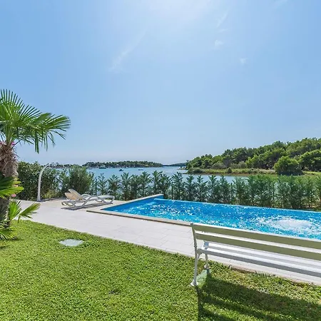 דירה Moderne Fewo Direkt An Der Adria Mit 2 Pools, Klima, Wlan, Balkon Mit Meerblick Und Schonem Grillbereich מדולין