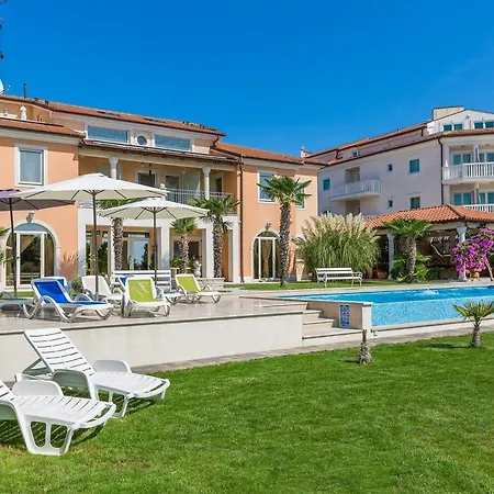 Διαμέρισμα Moderne Fewo Direkt An Der Adria Mit 2 Pools, Klima, Wlan, Balkon Mit Meerblick Und Schonem Grillbereich Μεντουλίν