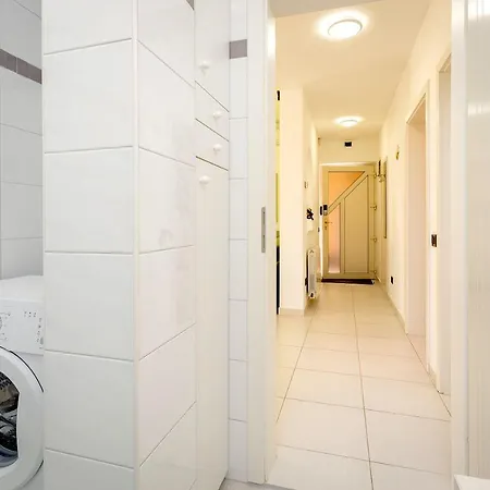 Moderne Fewo Direkt An Der Adria Mit 2 Pools, Klima, Wlan, Balkon Mit Meerblick Und Schonem Grillbereich